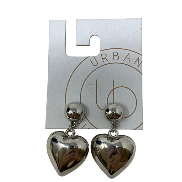 Urban Outfitters Dangle Drop Earrings Silver Tone Metal Hearts NEW - Picture 1 of 3